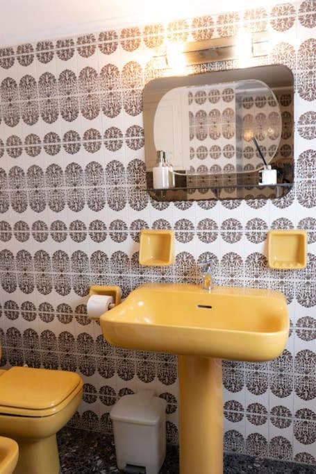 Saffron Apartment In Central Афины Экстерьер фото